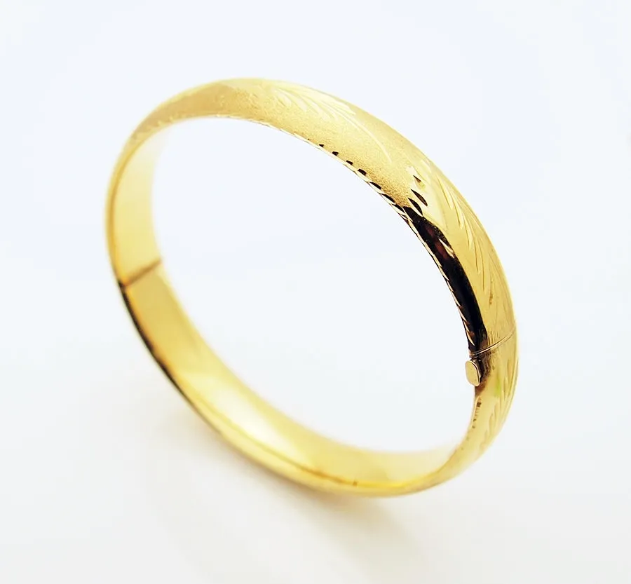 14k Yellow Gold Classic  Bangle Bracelet