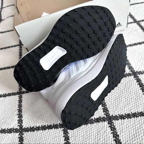 ADIDAS UBOUNCE DNA SHOES KIDS 1.5 White