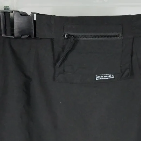 black belted athletic skirt w/ mini pocket 3/4
