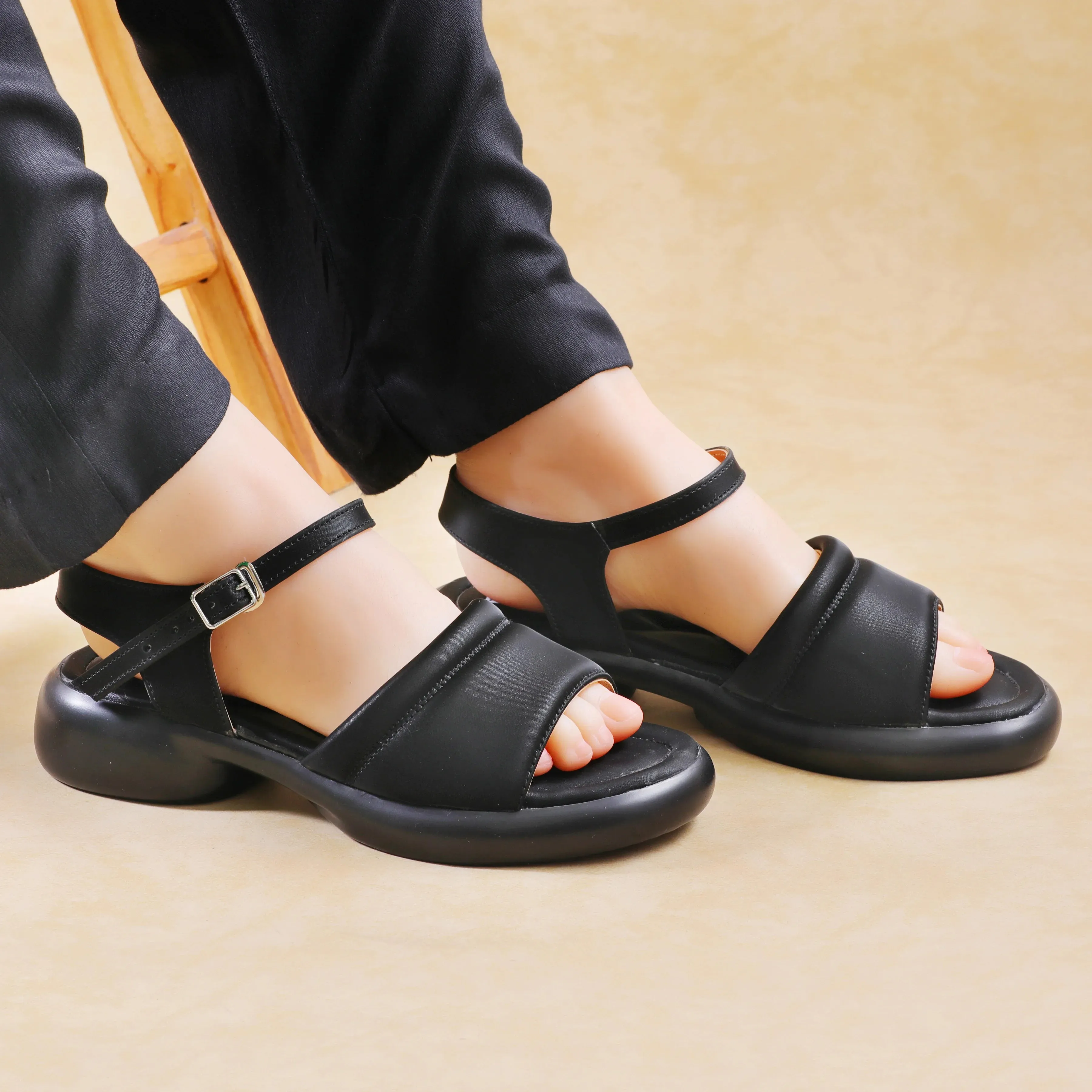 Cushia Black Women sandal