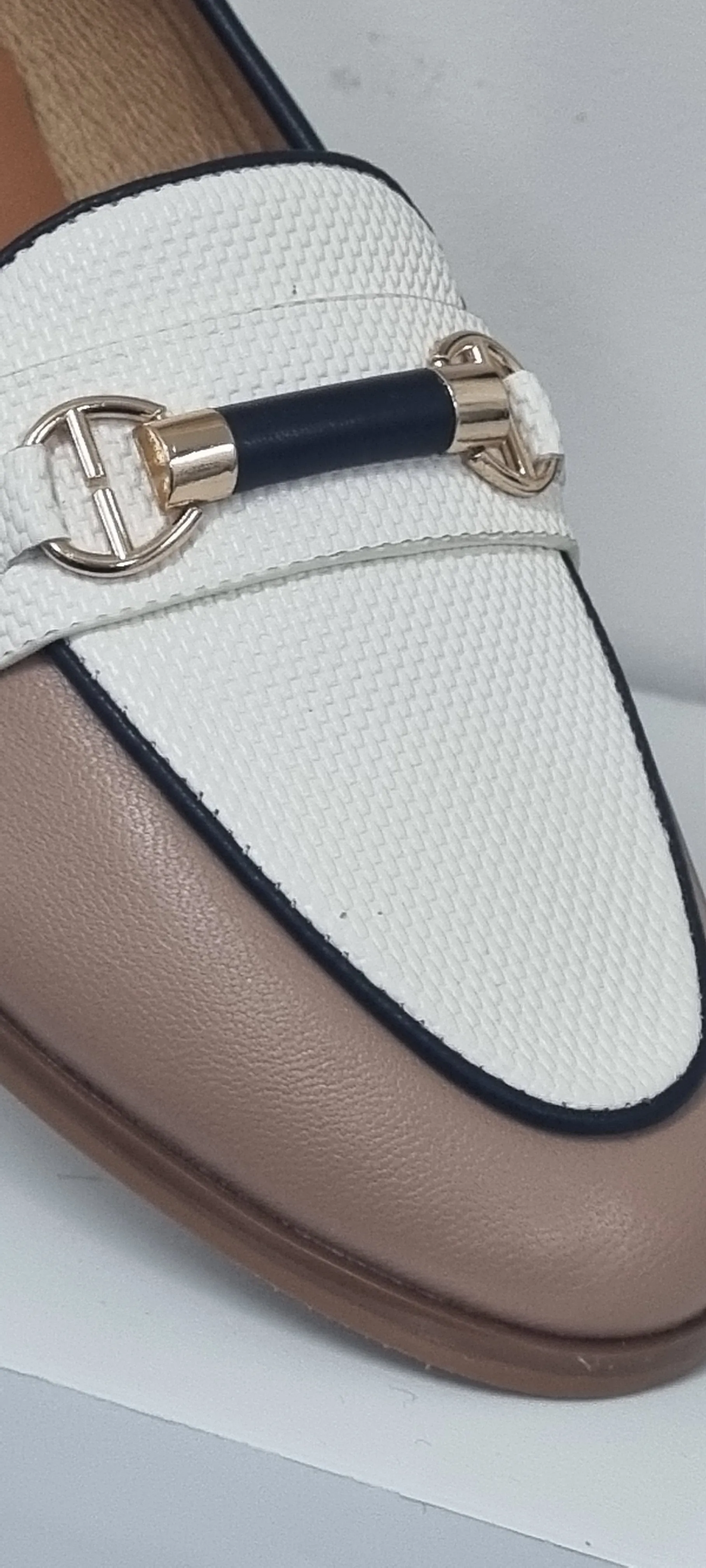 Deserve Camel/Cream/Navy