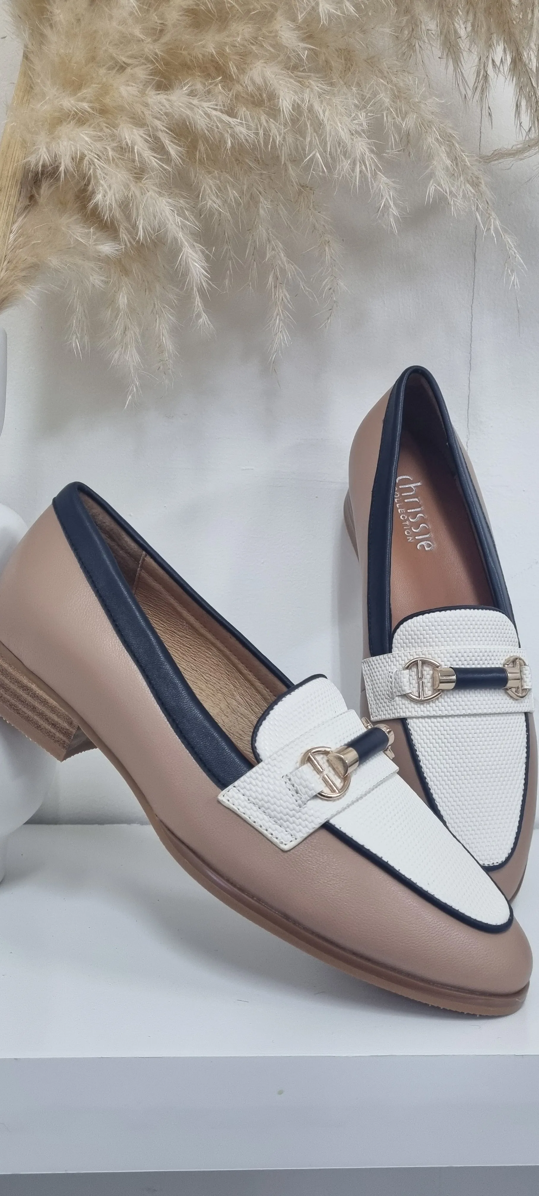 Deserve Camel/Cream/Navy