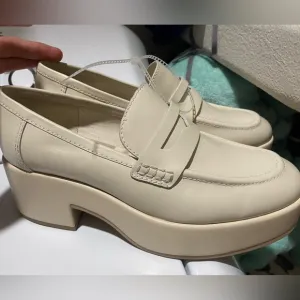 Dolce Vita Yanni Leather Platform Penny Loafers Ivory NWT size 8