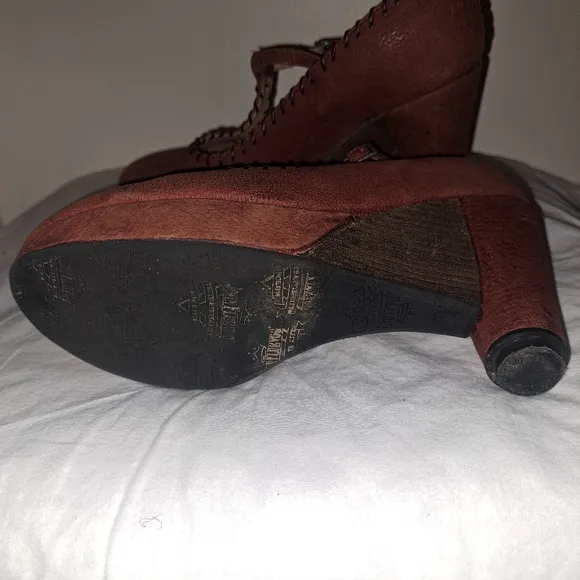 John‎ Fluevog Gertrude Burnt Orange Heel Wedges Size 8