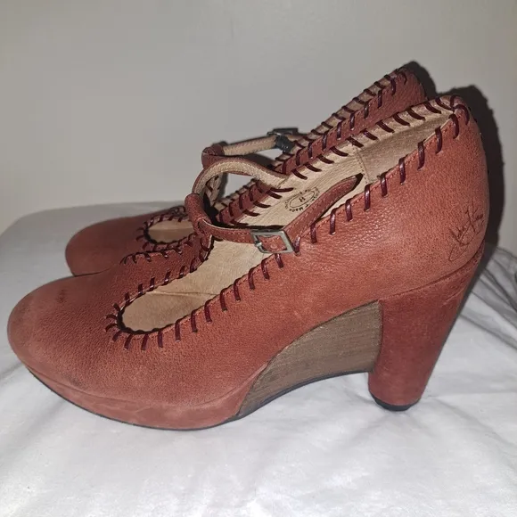 John‎ Fluevog Gertrude Burnt Orange Heel Wedges Size 8