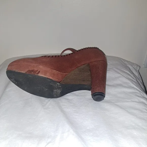 John‎ Fluevog Gertrude Burnt Orange Heel Wedges Size 8
