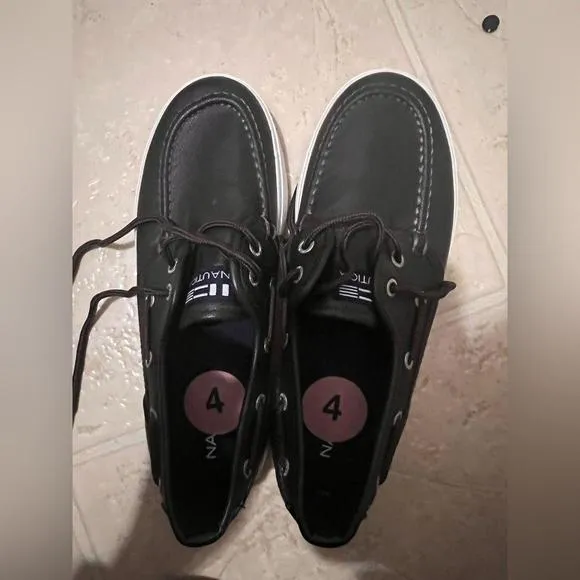 Kids Nautica shoes size 4 Nautica