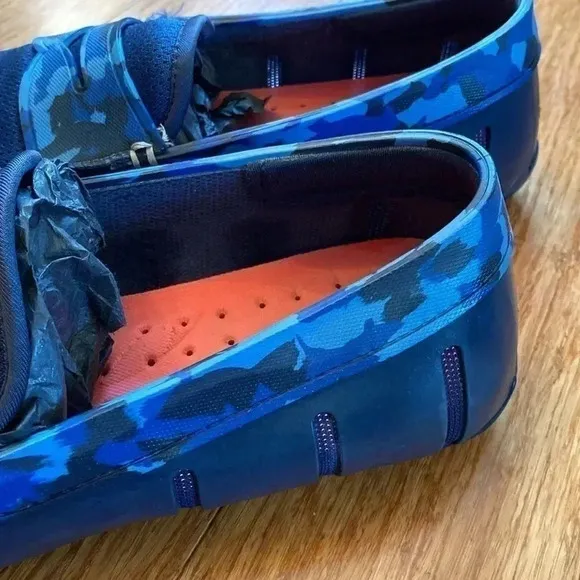 Men’s swims shoes size 8 blue like new