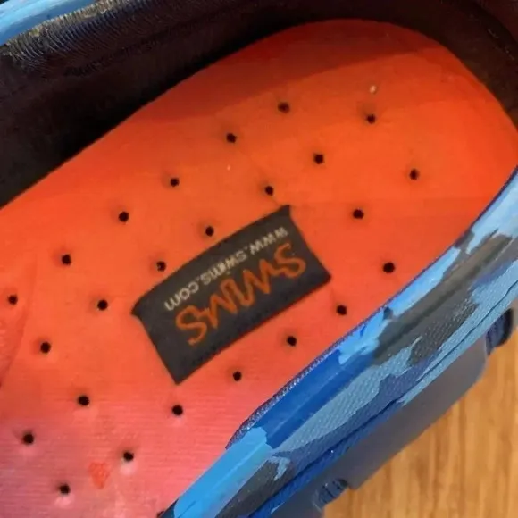 Men’s swims shoes size 8 blue like new