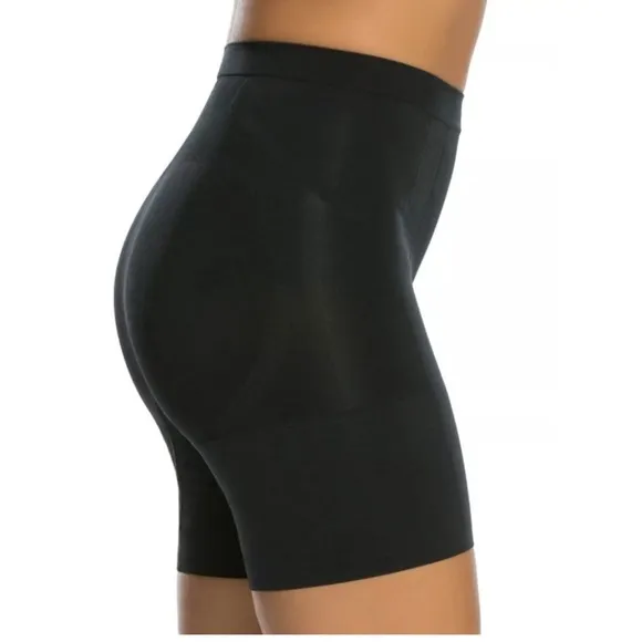 New SPANX sculpt OnCore Mid-Thigh Short in Black Size L