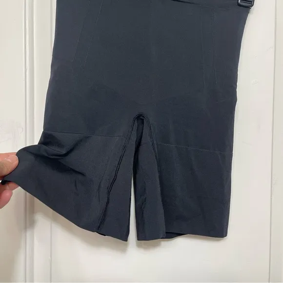 New SPANX sculpt OnCore Mid-Thigh Short in Black Size L