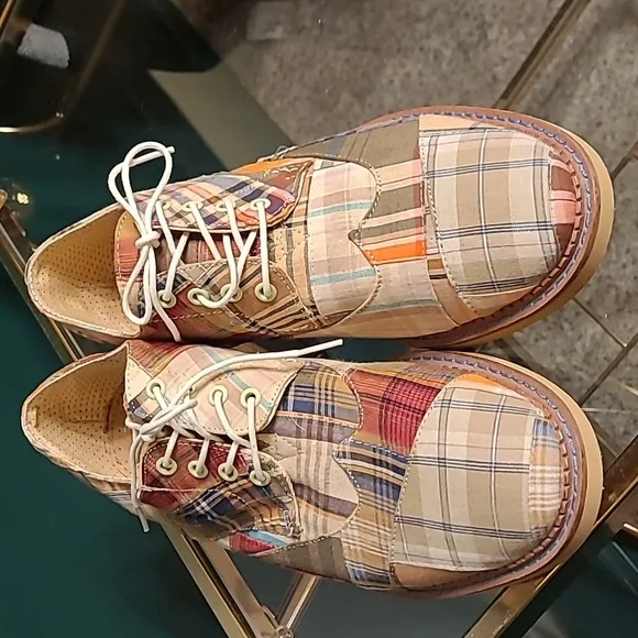 NWOB TOMS madras plaid shoes