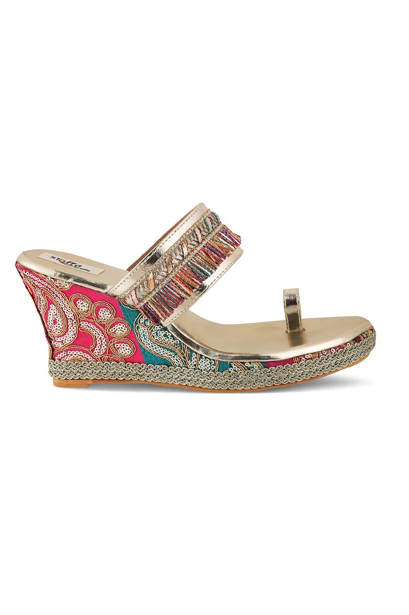 Pastel Brocade Border Wedge Champagne