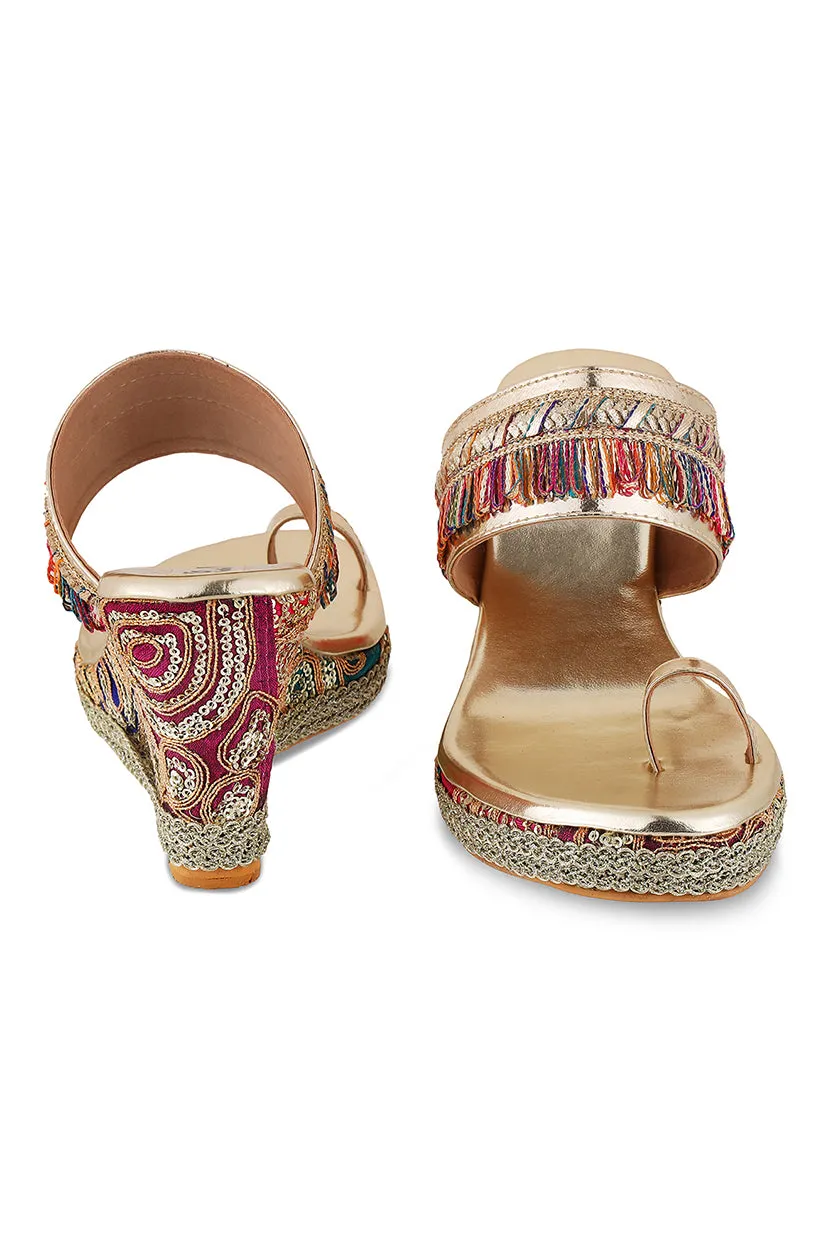 Pastel Brocade Border Wedge Champagne