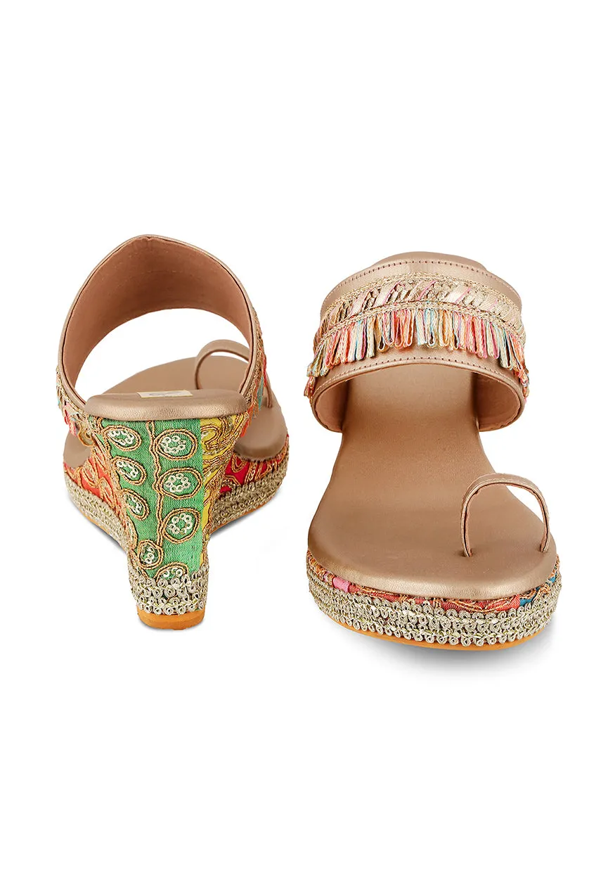 Pastel Brocade Border Wedge Champagne