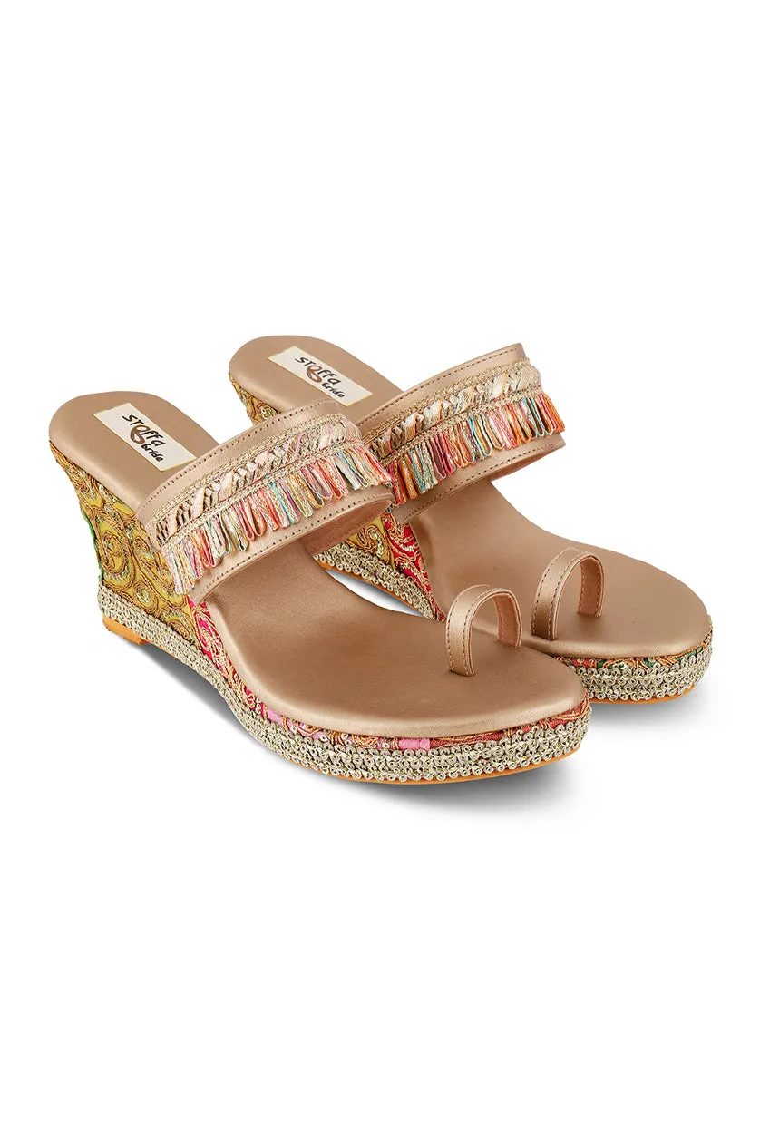 Pastel Brocade Border Wedge Champagne