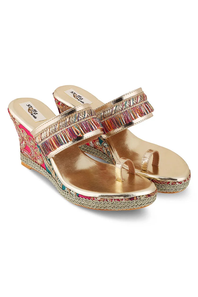 Pastel Brocade Border Wedge Champagne