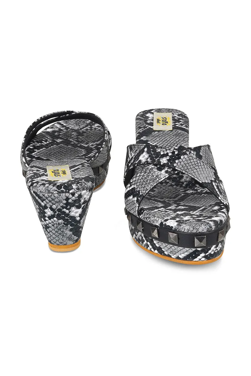 Skin Stud Classic Wedge Black