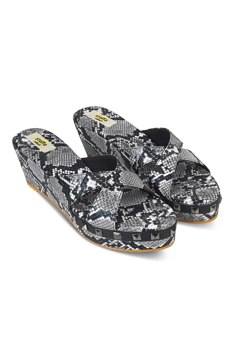 Skin Stud Classic Wedge Black
