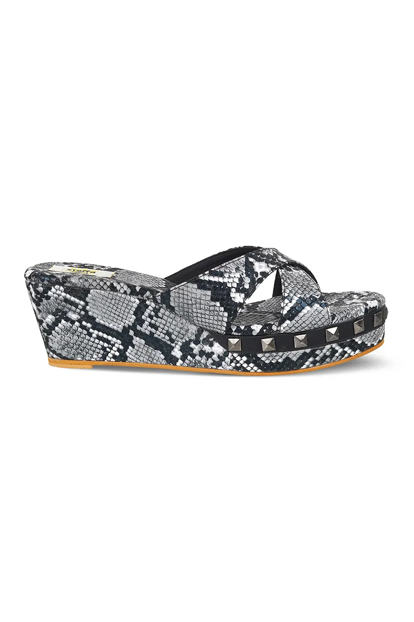 Skin Stud Classic Wedge Black