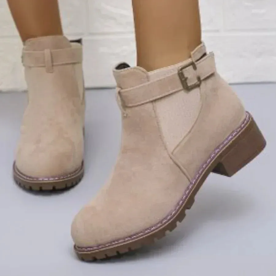Stylish Vanya ankle boots for women: a perfect look.