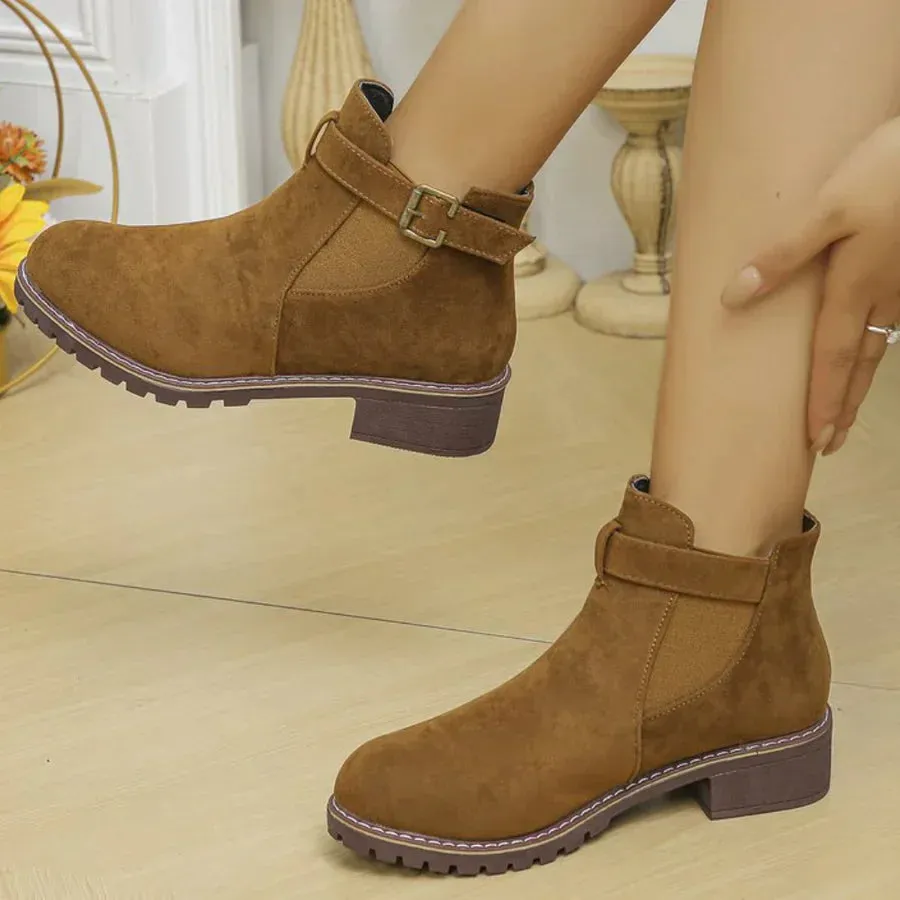 Stylish Vanya ankle boots for women: a perfect look.